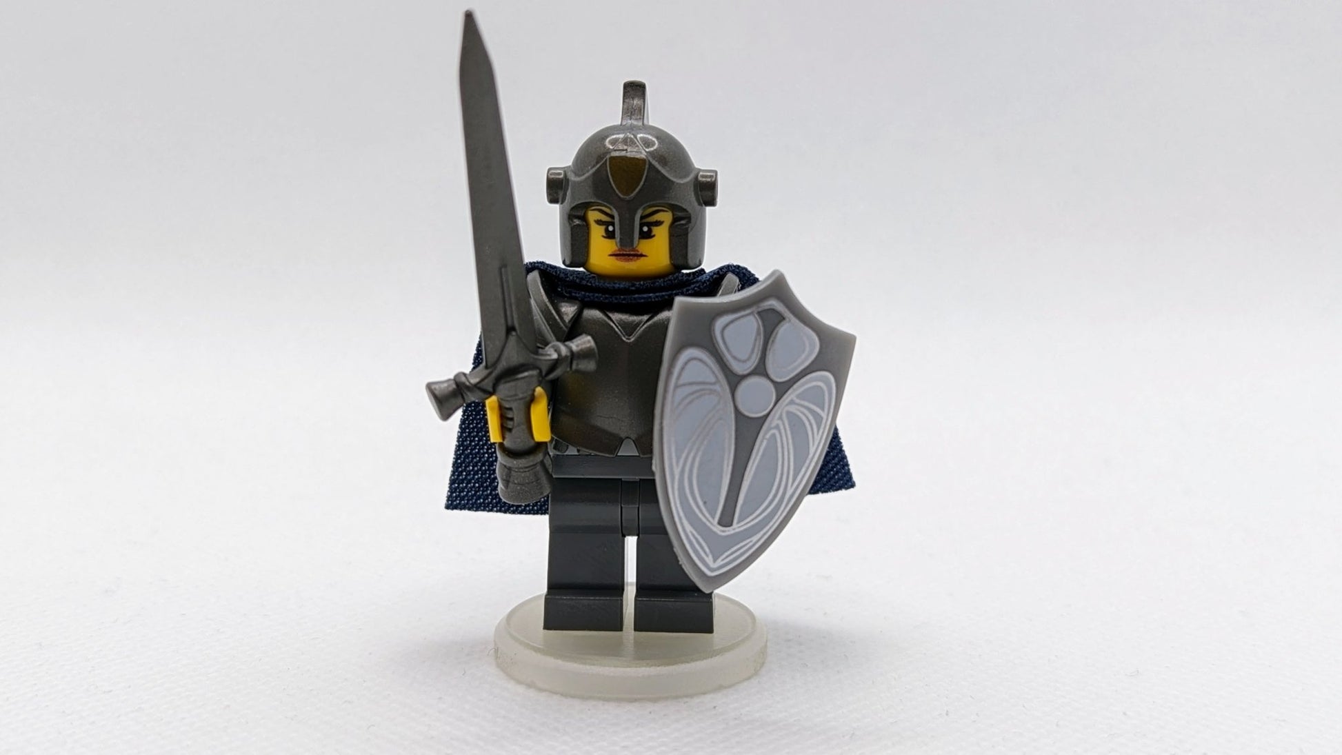 Paladin - Human Female - RPGminifigs
